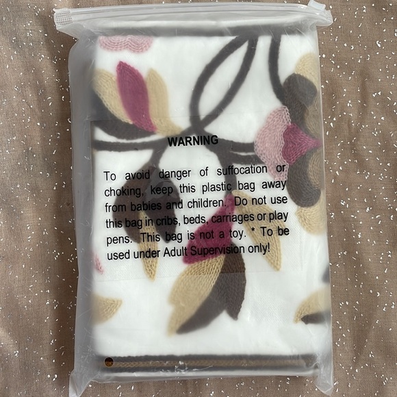 Brand New Set of 2 Embroidered Floral Decorative Throw Pillow Covers 18"x18" - Picture 7 of 10